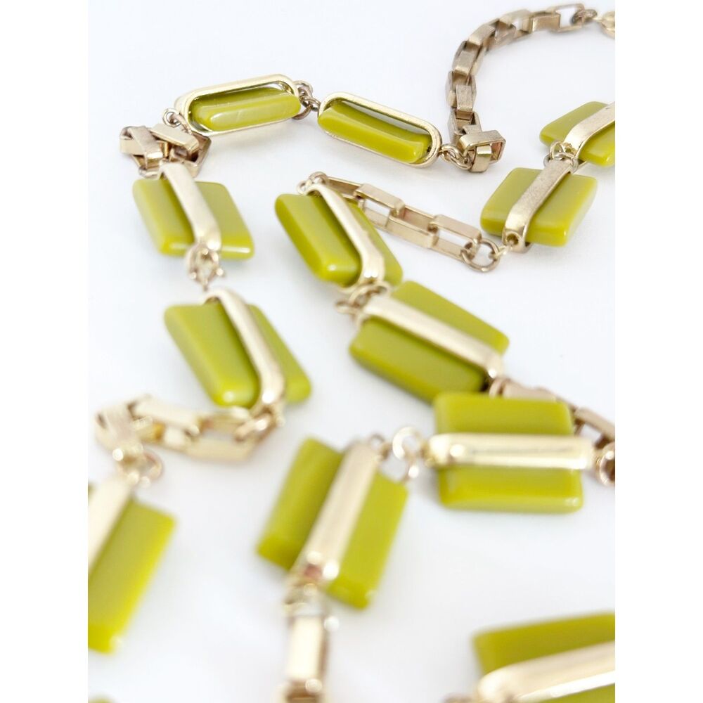 Vintage Chartreuse Green and Gold Tone Necklace Chunky Statement - Picture 4 of 4